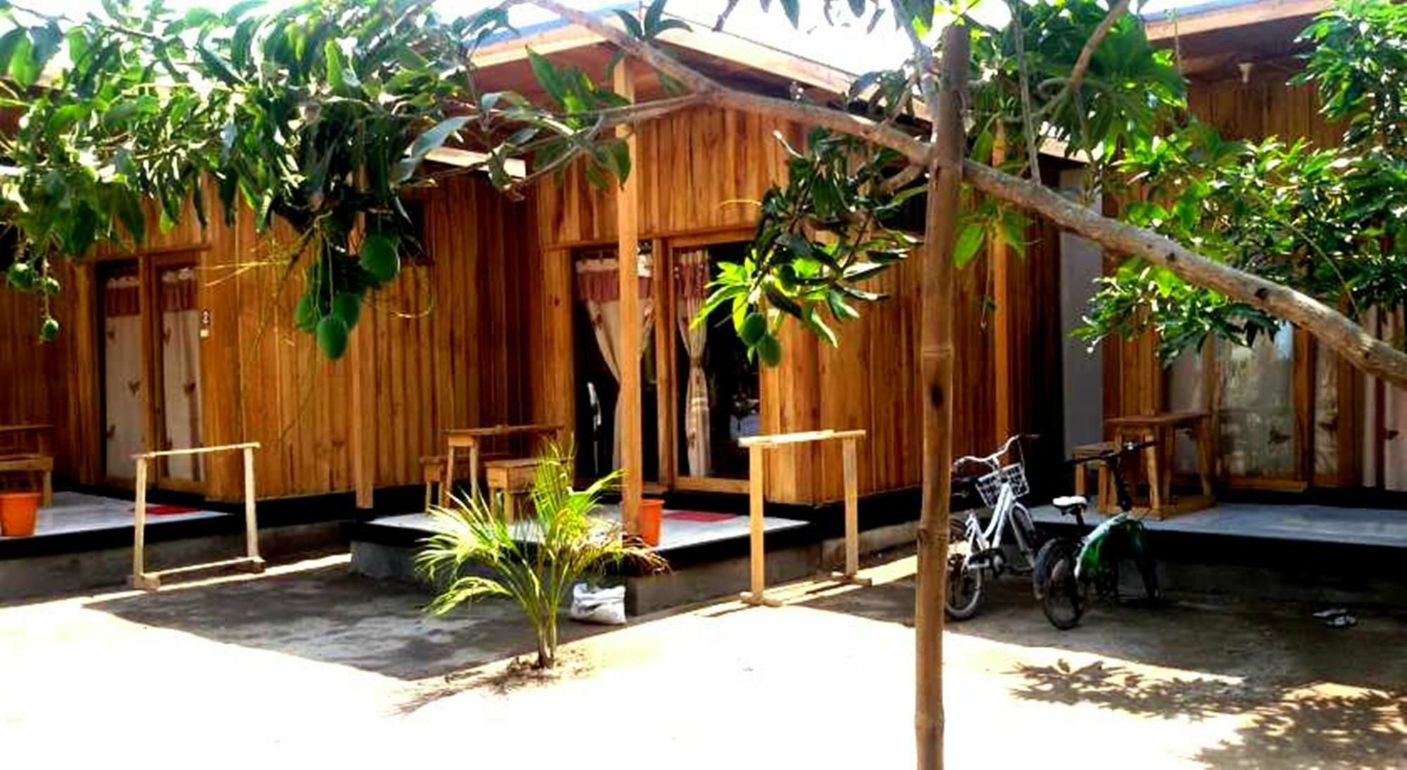 Beach Box Bungalow Gili Trawangan Buitenkant foto